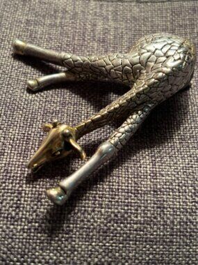 Vintage Giraffe brooch or pendant gold tone animal jewelry